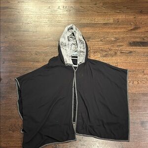 Capote Women’s Black Hooded Poncho with Gray Trim Size Small/Medium
